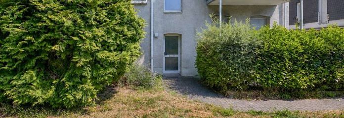 Vollvermietetes Mehrfamilienhaus mit 5 Wohneinheiten und 2 Garagen - Nettorendite 6,41 % -