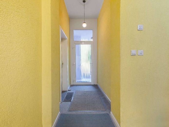 Topmodern & großzügig: Helle 3-Zimmer-Wohnung mit Charme – Ansicht I: Hausflur