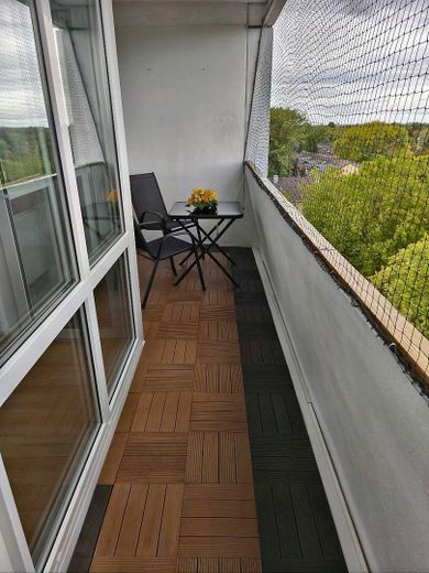 Yeni yenilenmiş 3 odalı kat mülkiyetli daire, 75 m², 7. kat, balkonlu, tamamen mobilyalı, 145.950 € – Blick ins Grüne