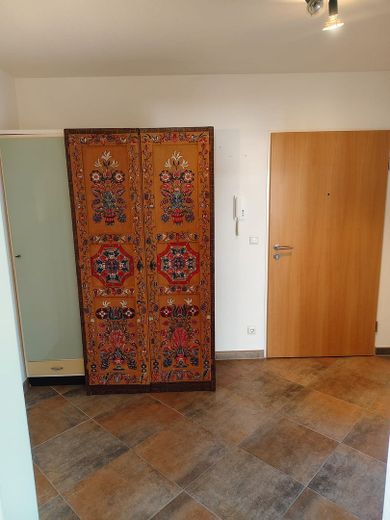 Zentral gelegene 80qm-Wohnung mit großem Sonnenbalkon – Flur