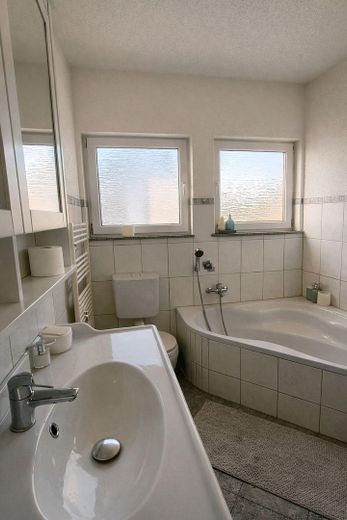 Großzügiges Einfamilienhaus mit Sauna und viel Platz im Hunsrück – Bad DG