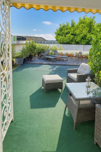 Großes Einfamilienhaus mit Einliegerbereich – ideal für Wohnen, Praxis oder Homeoffice – Große Terrasse mit Sitzecke