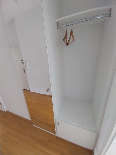 HSD-nah, provisionsfrei, bezugsfrei: 3-4 Z, 1.OG, Vollbad, Balkon, EBK – eingebaute Flurgarderobe