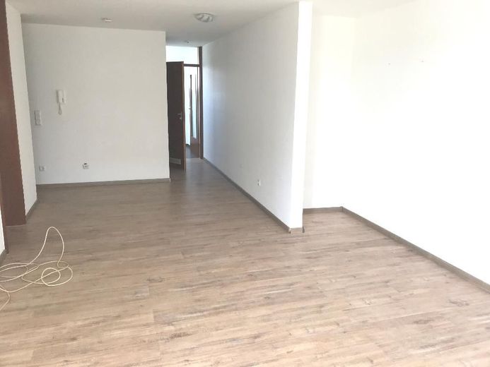 Schöne, helle 2 Zi.-Whg. mit Balkon und Garage in Ditzingen-Heimerdingen zu verkaufen – Wohnbereich Blick zur Küche