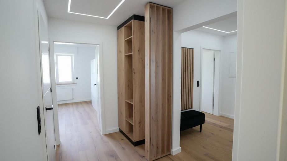 Morderne, sanierte 3 Zimmer Wohnung zum Erstbezug und Provisionsfrei – Flur