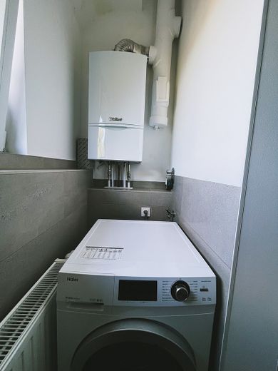 शानदार स्थान पर उजला, सुव्यवस्थित पुराने भवन का अटारी अपार्टमेंट – Platz für WM unter Gastherme