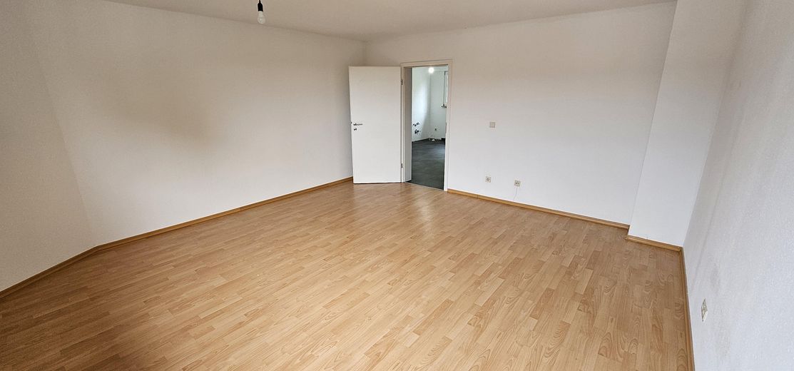 Über den Dächern von Forchheim, 3 Zi Wohnung, zentral und modern - Nähe Kaiserpfalz – Wohnzimmer