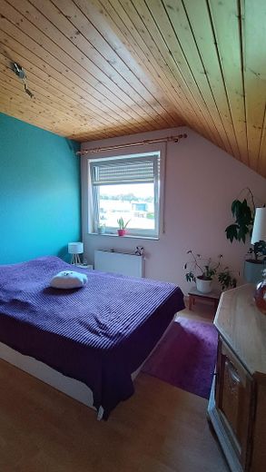 Komisyonsuz: Niefern-Öschelbronn’da bahçeli ikiz ev – Kinder-/Gästezimmer OG