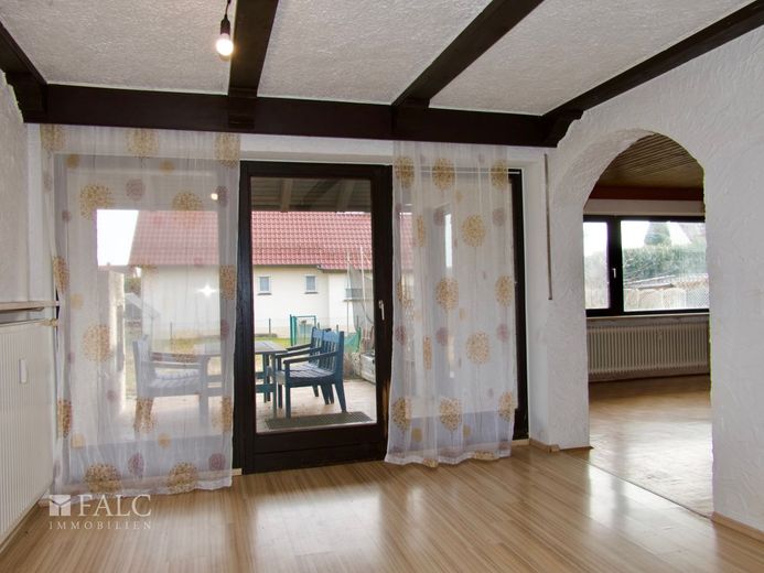 Einfach Mehr: Bungalow mit ELW. Garage, Süd-Loggia-Terrasse. Wohnreserve. Ruhige Wohnlage. Frei. – EG: Esszimmer-Terrasse