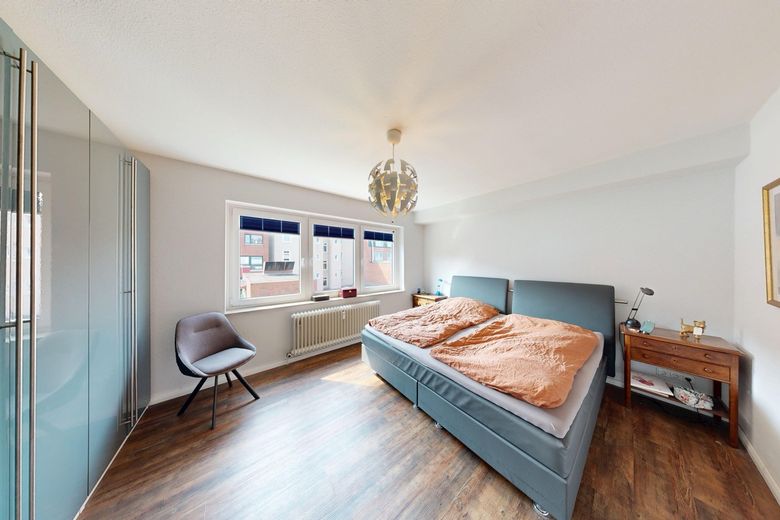 Lichtdurchflutete 4-Zimmer-Wohnung mit 138 m², inkl. Tiefgarage und Balkon in Hamburg-Bergedorf – Schlafzimmer