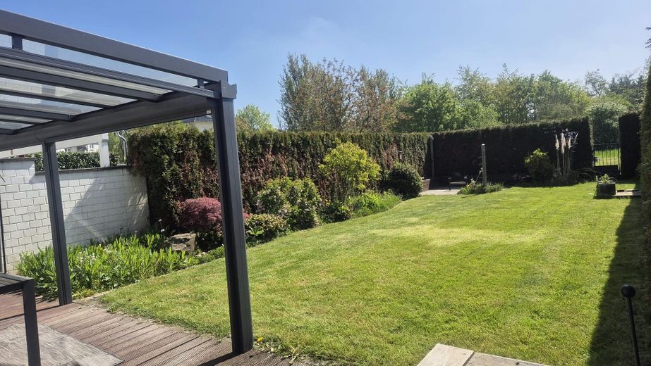 Emménager plutôt que rénover – maison jumelée de haute qualité avec jardin – Garten