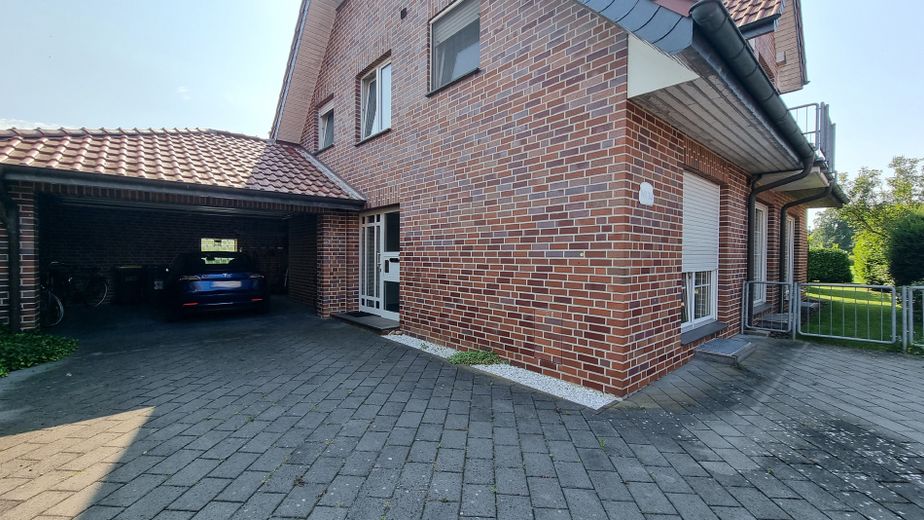 Eingang und Garage