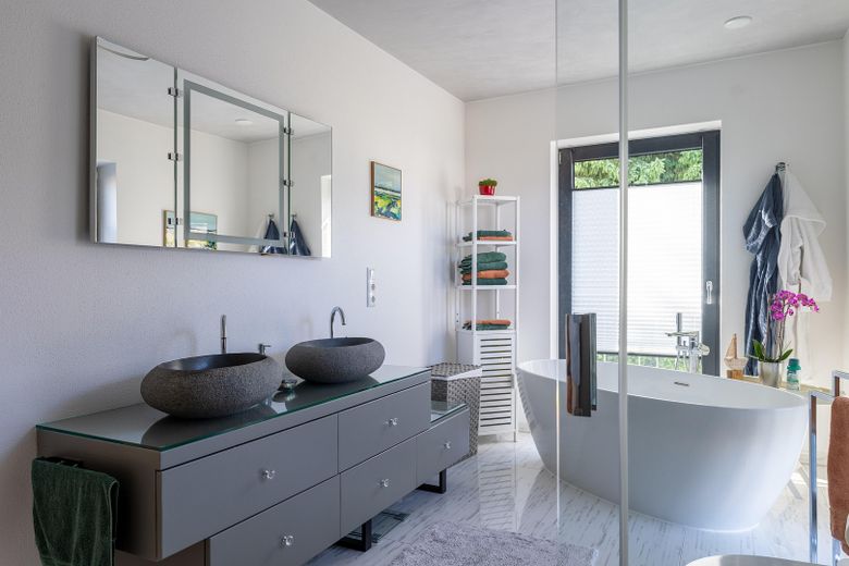 Masterbad mit Dusche+Badewanne