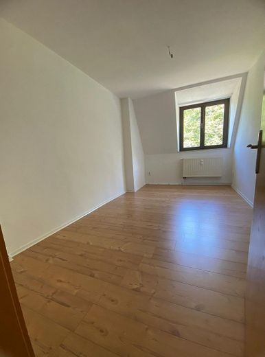 شقة 3 غرف في السطح مع مطبخ مجهز في Hohenstein Ernstthal – Foto 5