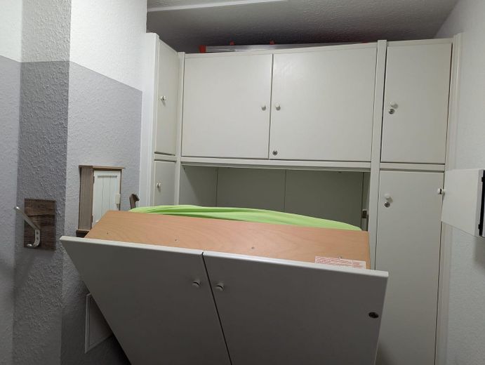 Schrankbett Flur offen
