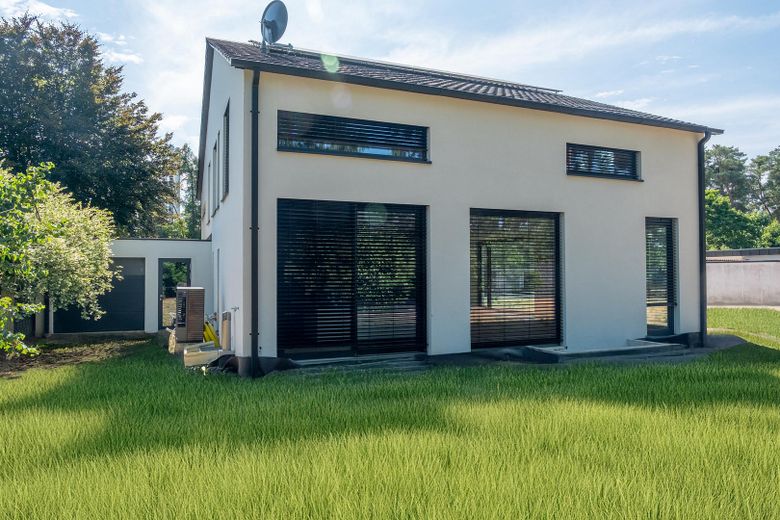Waldstadt Freistehendes Haus Neubau 2023 – Rückansicht