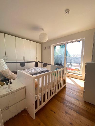 Neuwertige 3-Zimmer-Eigentumswohnung in Straubing – Schlafzimmer