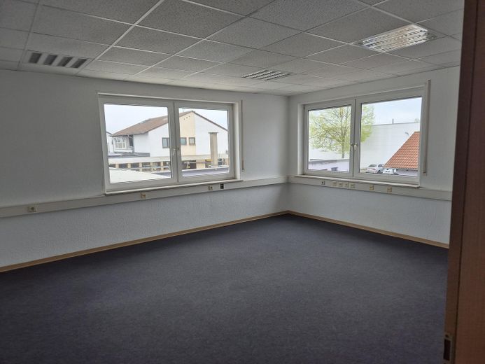 187 qm Büro/Gewerbewohnung in guter Geschäftslage zu vermieten – Büro6