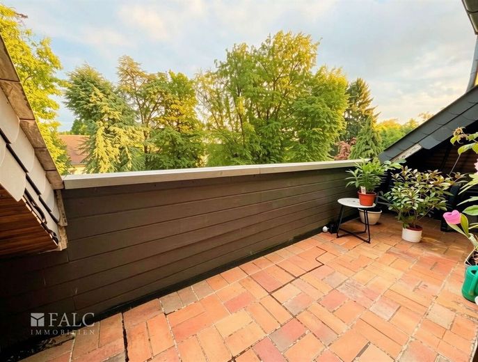Charmante 4-Zimmer-Maisonettewohnung mit viel Platz für die ganze Familie – Terrasse - (KI generiert)