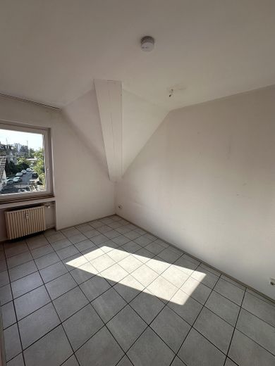Wohnen im Zentrum – 3-Zimmer-Wohnung mit Balkon und Einbauküche in Langenfeld – Schlafzimmer 2