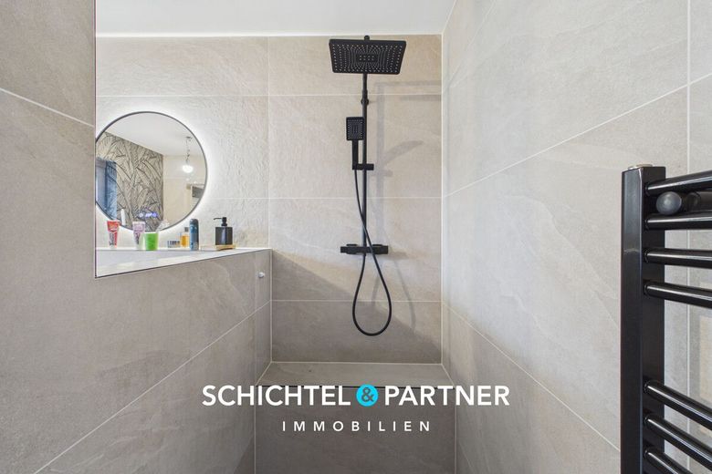 Osterholz | Bezugsfrei: Familienhaus mit liebevollem Garten und Garage – S&amp;P | Dusche