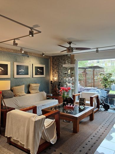 Provisionsfreie Maisonette- Wohnung mit Garten mitten in Hanau – Wohnzimmer