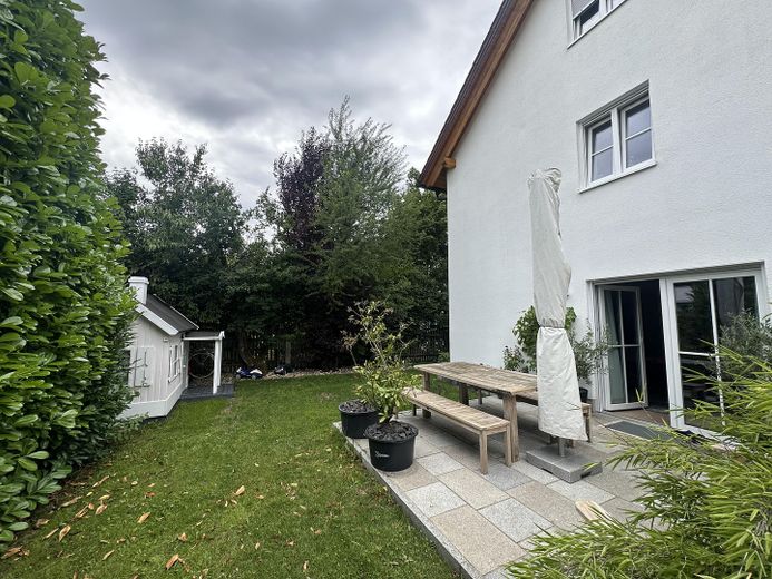 Near Simmerleinplatz: As-new, bright XXL semi-detached house, upscale features, KFW70 standard, with fitted kitchen – Südterrasse
