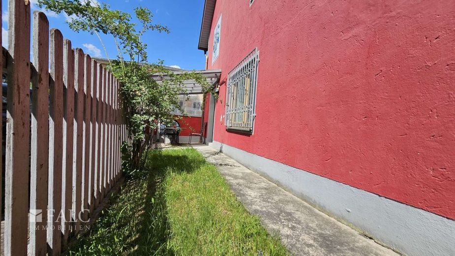 Zweifamilienhaus mit Potenzial in Landau a. d. Isar - zwei Wohneinheiten, Garage &amp; Garten – Terrasse
