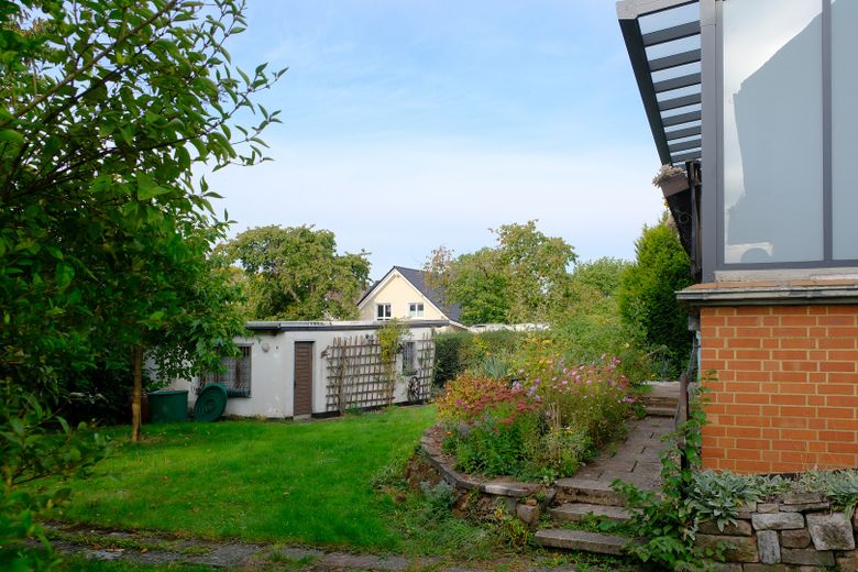 Maison individuelle confortable (max. 3 pers.) avec grand jardin, UNIQUEMENT À LOUER ! – Gartenansicht 2