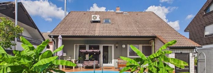 Modernisiertes Refugium in Sackgassenlage: Freistehend mit Süd-Garten, Pool & 248 m² Nutzfläche