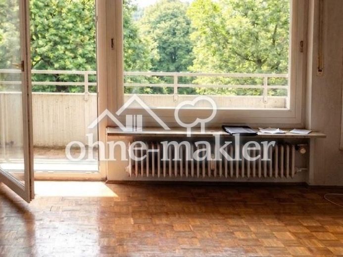 Boş, tadilat gerektiren 3-4 odalı daire; 3 balkon ve asansör – Fotoğraf 1