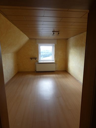 Mehrfamilienhaus mit Südlage und traumhaftem Ausblick – Wohnzimmer DG