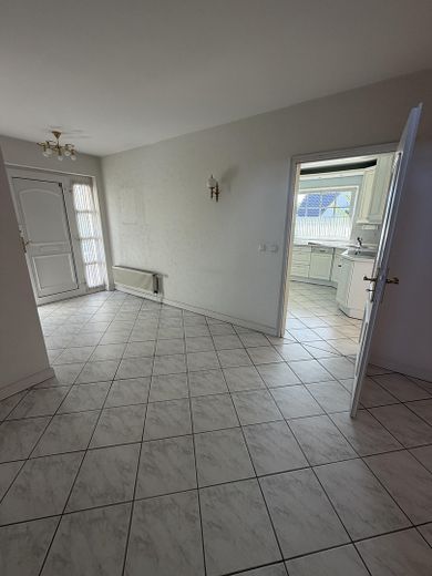 Exclusief wonen op een toplocatie in Lübeck - 160 m² woonoppervlakte op 777 m² eigen grond – Flur zur Küche/Ausgang