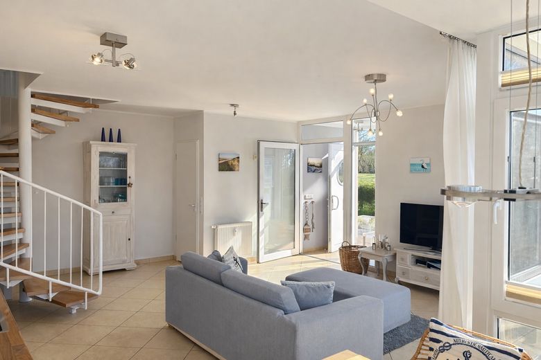 Wohn-Essbereich mit Eingang