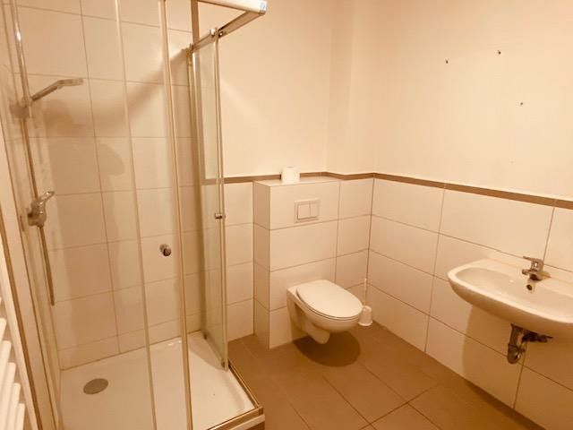 Apartment Studio in ruhiger Lage, möbliert, inklusive Einbauküche – Bad 