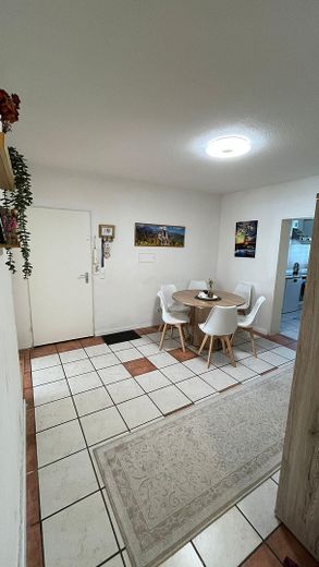 100 m² Erdgeschosswohnung | 5 Zimmer | Ideal für Familien | Frei ab 01.10.2026 – Flur