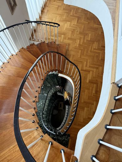 Modernes EFH mit Einliegerwohnung & Traumgarten | Provisionsfrei & bezugsbereit – 2. OG Ansicht Treppenhaus