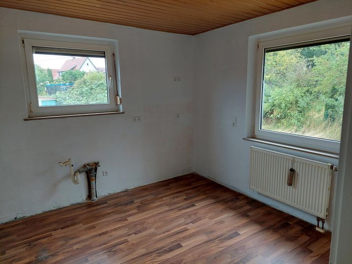 Ruhig gelegenes Einfamilien- / Zweifamilienwohnhaus mit sonnigem Garten – Küche EG