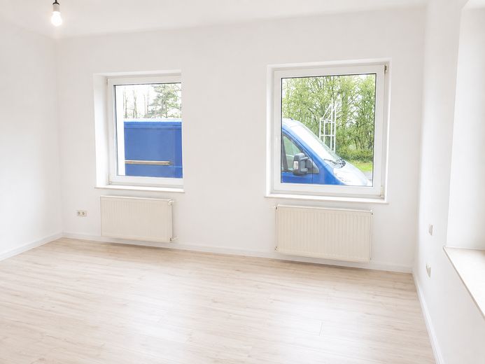Odnowione i jasne, duży taras i ogród, EBK, miejsce parkingowe – Schlafzimmer