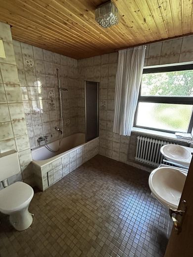 Charming end-terrace house in a quiet residential area close to the center of Burghausen – Bad im OG