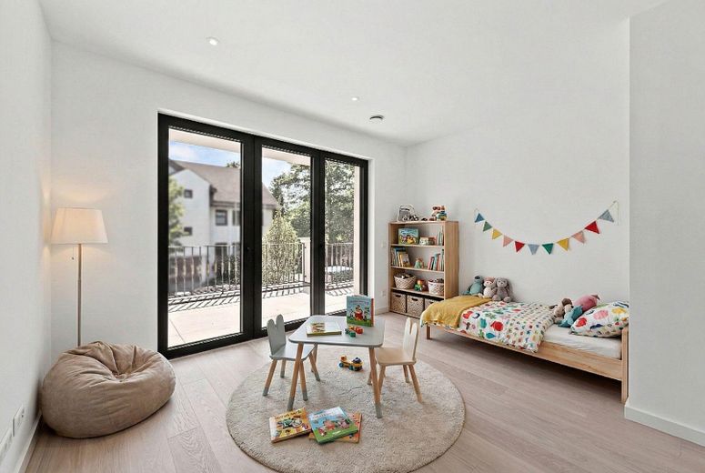 Komfortable idyllische Wohlfühloase / Erstbezug - fertiggestellt! – Kinderzimmer mit Balkon im OG