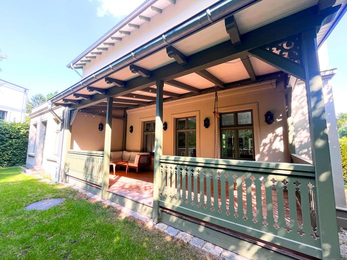 Jugendstil-Villa mit Zukunft und Geschichte - 380qm - Effizienzklasse A+ / provisionsfrei – Veranda