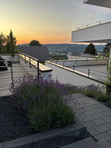 Exklusive 3.5 Zimmerwohnung auf dem Hünerberg – Foto 4