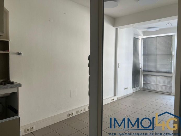 ZU VERMIETEN: Modernes Büro mit 2 Räumen und einer offenen Küche im Herzen von Alt-Tegel - Aufzug vorhanden – WhatsApp Image 2026-05-28 at 10.44.42 (12)