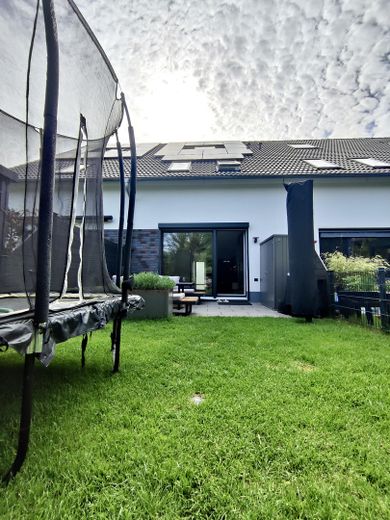 Blick vom Garten aufs Haus