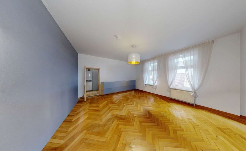 Vierseitenhof bei Schönebeck: MFH &amp; XXL-Ertrags-Reserve - 29% Soll-Rendite – Obergeschoss-links Wohnzimmer