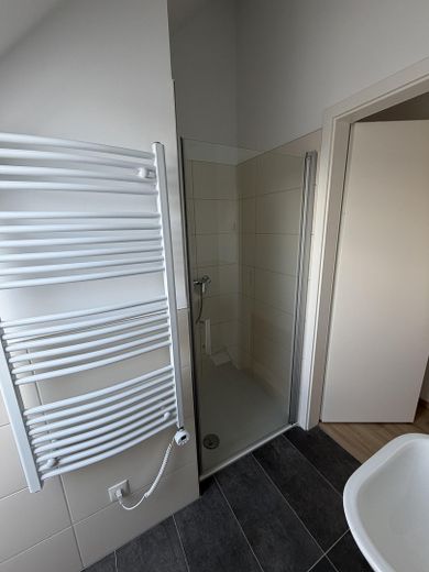 Nouveau projet haut de gamme : 3-4 pièces avec faibles charges (bâtiment KFW55) – Dusche DG -Bad