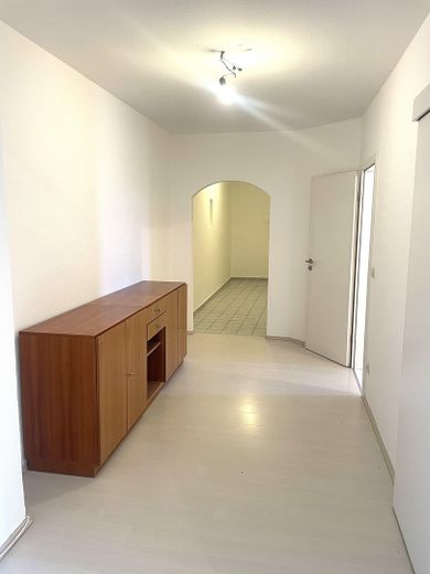 Bezugsfreie Dachgeschosswohnung im Altbau in attraktiver Lage – Wohnung