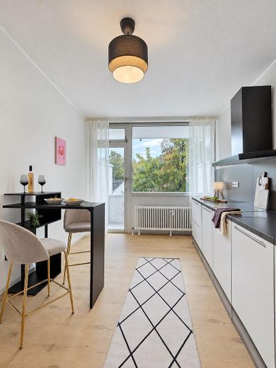 Odnowione mieszkanie 2-pokojowe z balkonem, windą i miejscem postojowym w Saarbrücken – St. Arnual – Zdjęcie 2