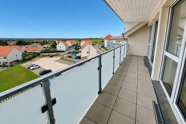 FAMILIEN-WOHNUNG MIT ERSTKLASSIGER AUSSTATTUNG // 4 Zimmer, Gäste-WC & Stellplatz